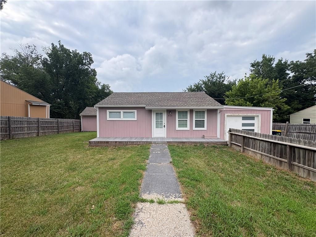 9122 Askew Avenue, Kansas City, MO 64132