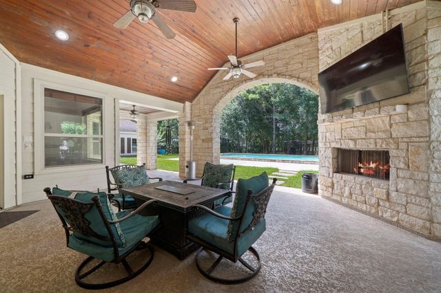 20319 Country Lake Drive, Magnolia, TX 77355