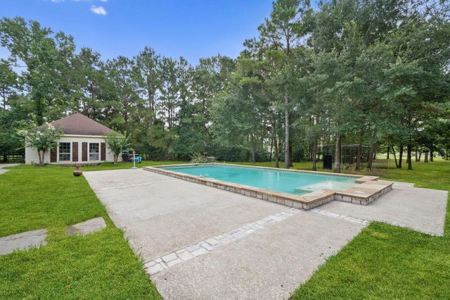 20319 Country Lake Drive, Magnolia, TX 77355