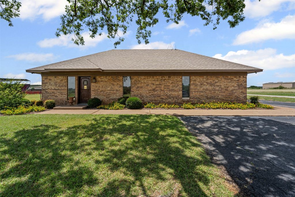 108 Carol Street, Graham, TX 76450