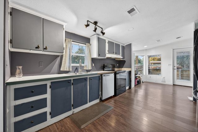 2841 Kings Lake Road, Defuniak Springs, FL 32433