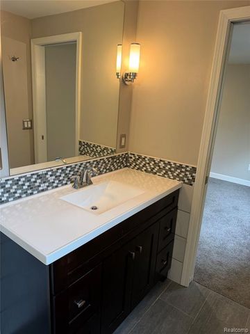 25979 Petros Boulevard, Novi, MI 48375