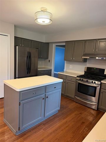 25979 Petros Boulevard, Novi, MI 48375