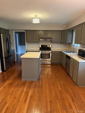 25979 Petros Boulevard, Novi, MI 48375