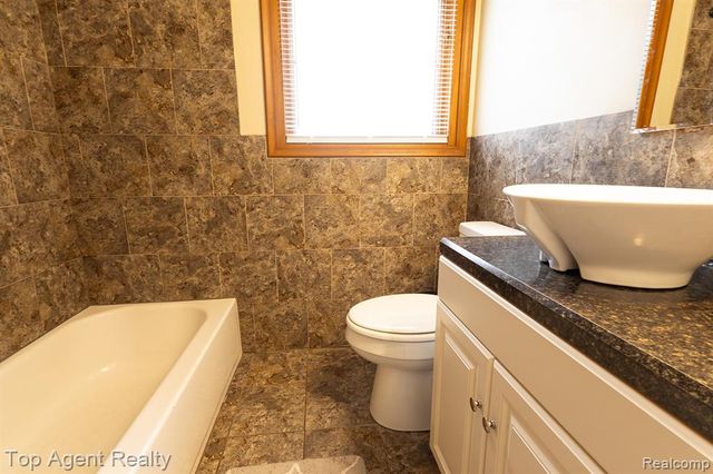 32121 Grandview Avenue, Westland, MI 48186