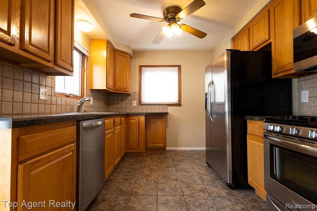 32121 Grandview Avenue, Westland, MI 48186
