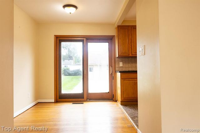 32121 Grandview Avenue, Westland, MI 48186