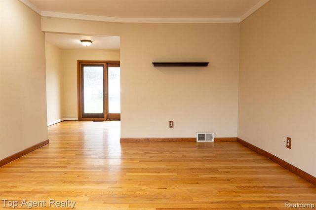 32121 Grandview Avenue, Westland, MI 48186