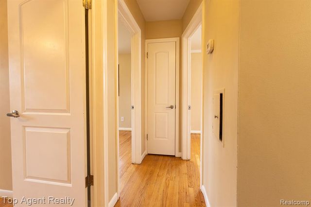 32121 Grandview Avenue, Westland, MI 48186