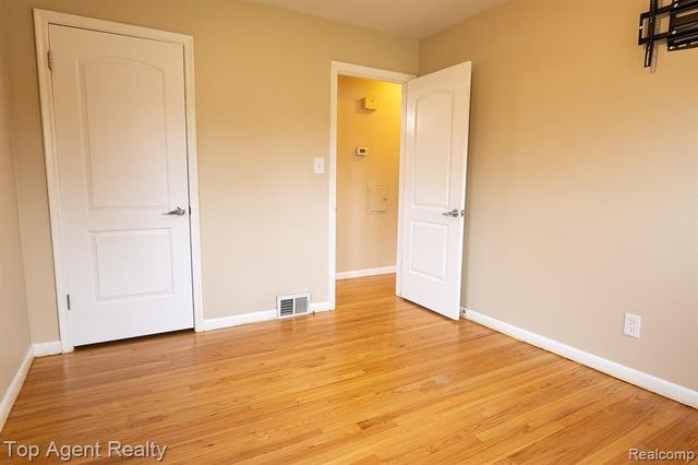 32121 Grandview Avenue, Westland, MI 48186