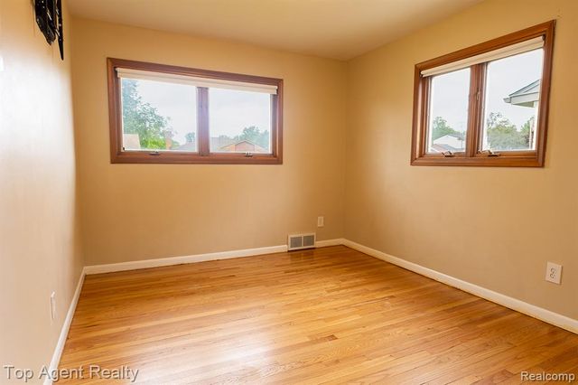 32121 Grandview Avenue, Westland, MI 48186