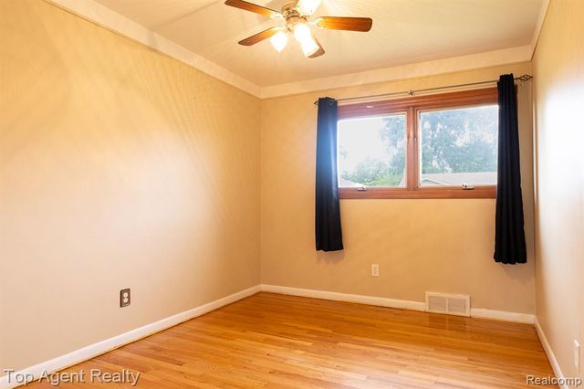 32121 Grandview Avenue, Westland, MI 48186