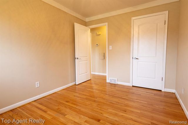 32121 Grandview Avenue, Westland, MI 48186