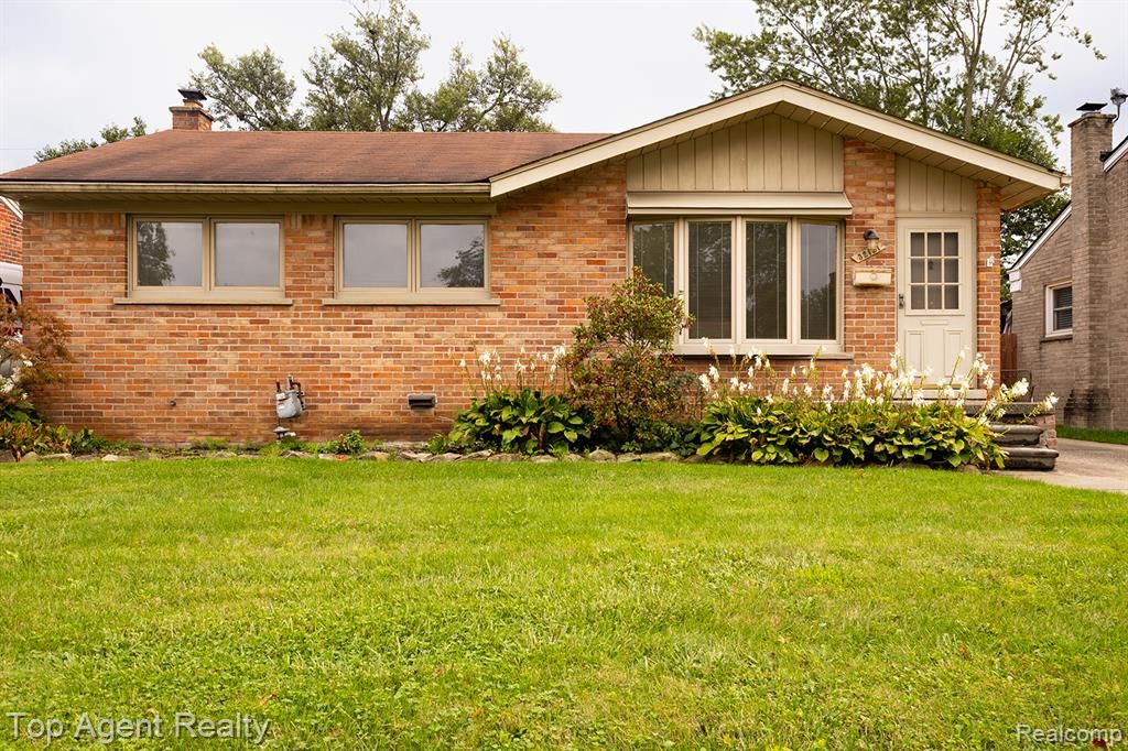 32121 Grandview Avenue, Westland, MI 48186