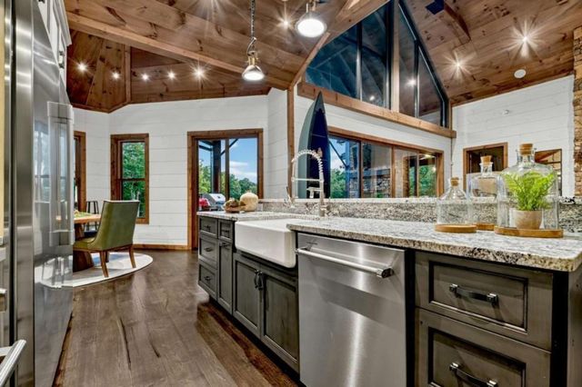 66 Rome Point, Blue Ridge, GA 30513