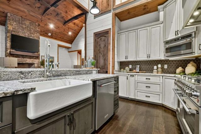 66 Rome Point, Blue Ridge, GA 30513