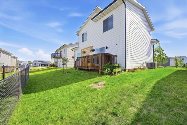 1422 NE Cedarwood Drive, Grimes, IA 50111