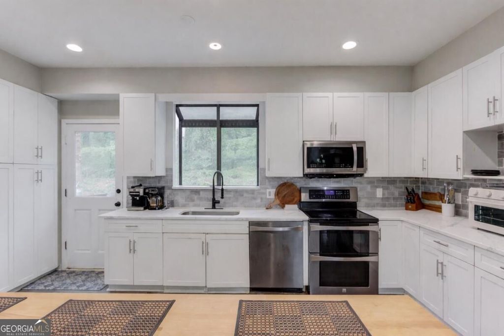 8515 Lake Drive, Snellville, GA 30039 — photo 4