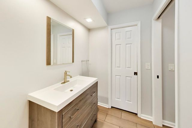 4225 Terri Lyn Lane, Northbrook, IL 60062