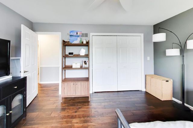 4225 Terri Lyn Lane, Northbrook, IL 60062