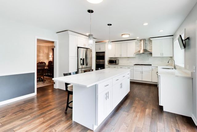 4225 Terri Lyn Lane, Northbrook, IL 60062