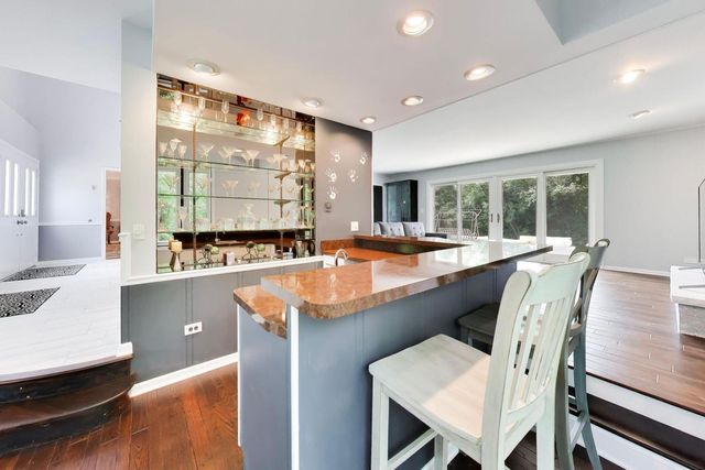4225 Terri Lyn Lane, Northbrook, IL 60062
