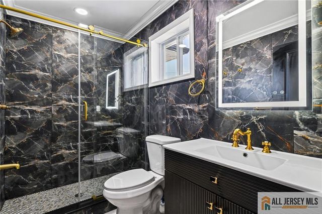 17 Vocisano Court, Piscataway, NJ 08854