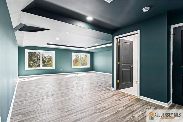 17 Vocisano Court, Piscataway, NJ 08854