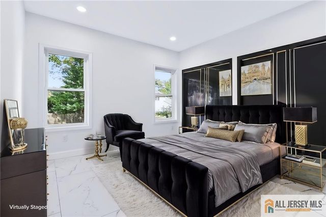 17 Vocisano Court, Piscataway, NJ 08854