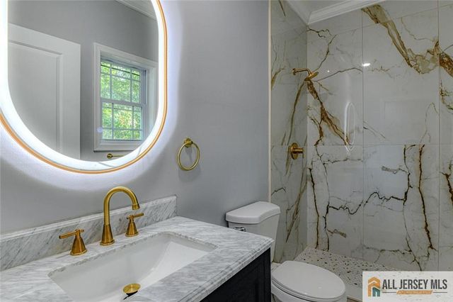 17 Vocisano Court, Piscataway, NJ 08854