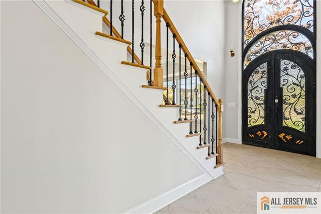 17 Vocisano Court, Piscataway, NJ 08854