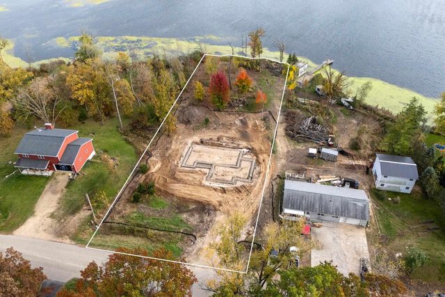 W647 Oak Shore Drive, Fall River, WI 53932