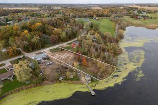 W647 Oak Shore Drive, Fall River, WI 53932