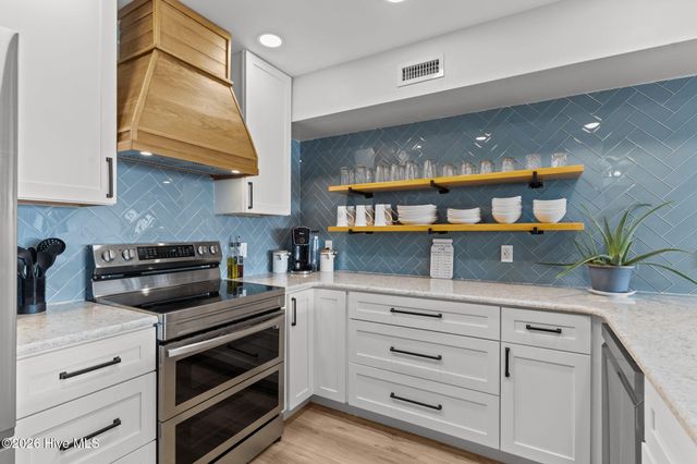 111 Florida Avenue Apt 15, Carolina Beach, NC 28428