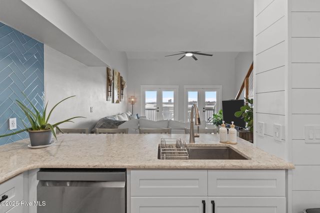 111 Florida Avenue Apt 15, Carolina Beach, NC 28428