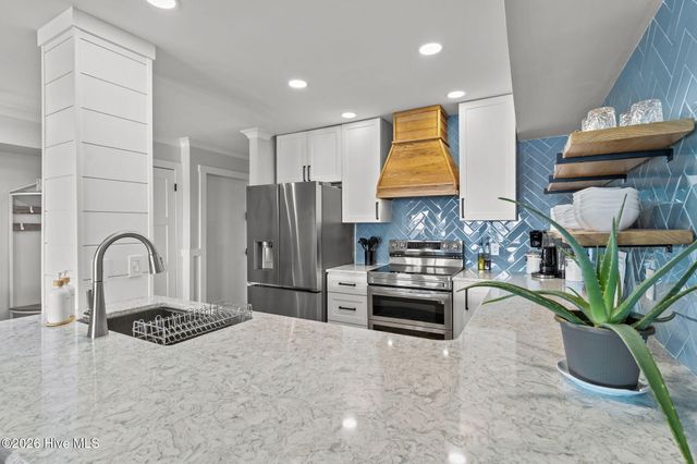 111 Florida Avenue Apt 15, Carolina Beach, NC 28428