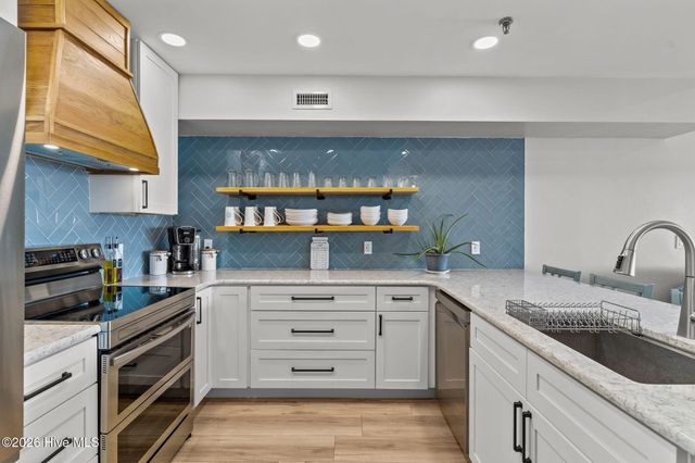 111 Florida Avenue Apt 15, Carolina Beach, NC 28428