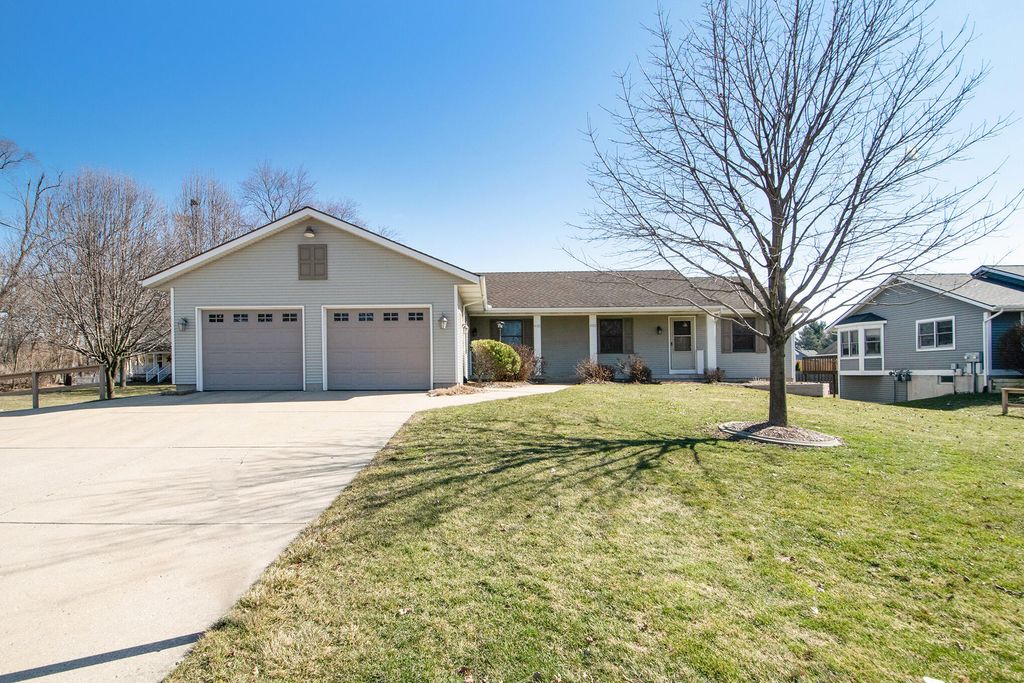 4180 Ivanrest Avenue SW, Grandville, MI 49418
