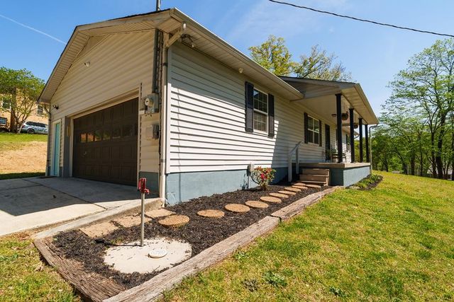 2209 Cliff Ln, Cookeville, TN 38501