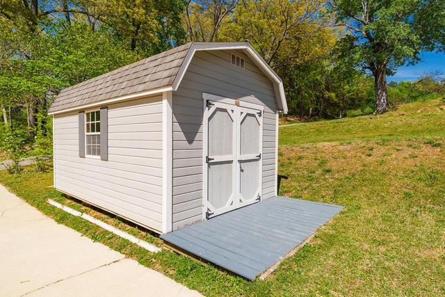 2209 Cliff Ln, Cookeville, TN 38501