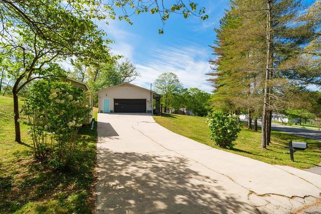 2209 Cliff Ln, Cookeville, TN 38501
