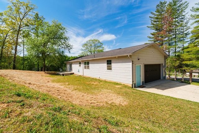 2209 Cliff Ln, Cookeville, TN 38501