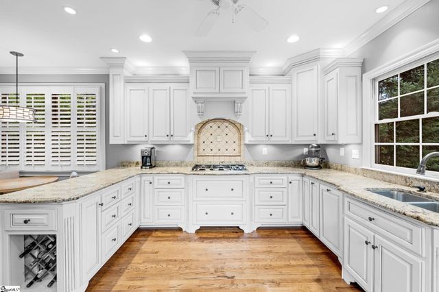 11 Ridgeland Drive, Greenville, SC 29601