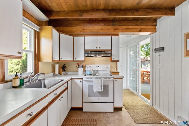 10 Portland Avenue, Old Lyme, CT 06371