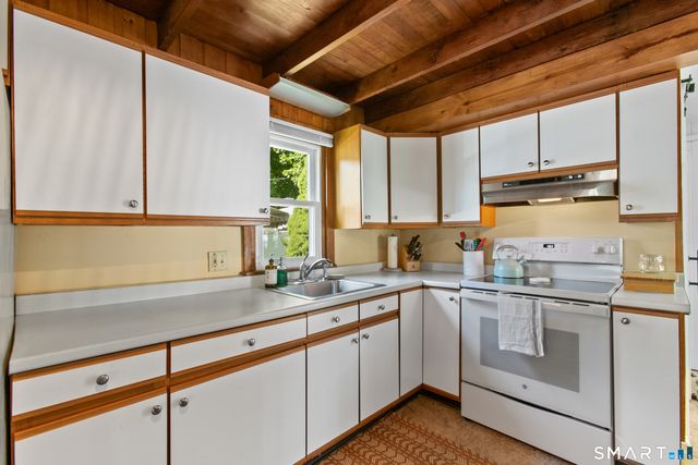 10 Portland Avenue, Old Lyme, CT 06371