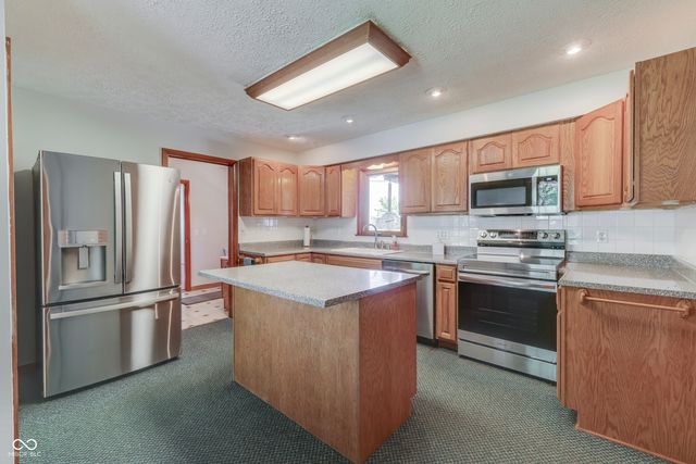 1787 W 250 S, Shelbyville, IN 46176