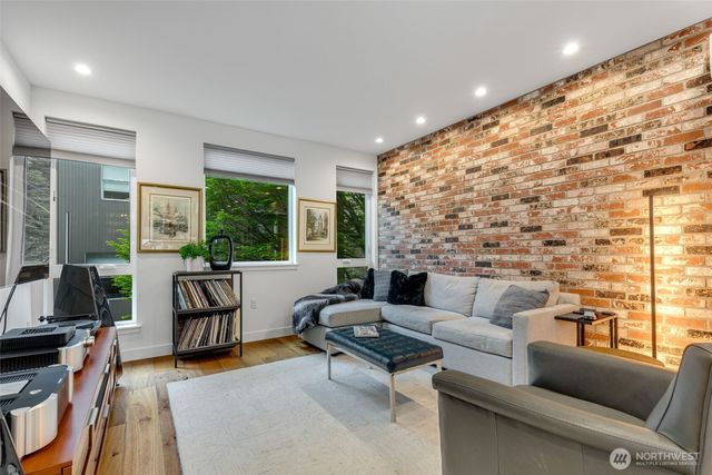 2373 Minor Avenue E, Seattle, WA 98102
