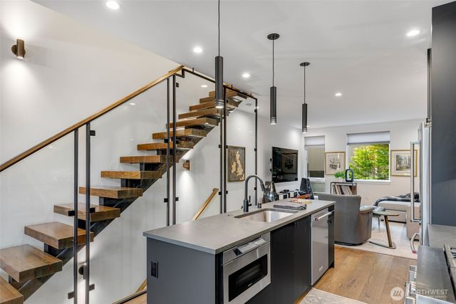 2373 Minor Avenue E, Seattle, WA 98102