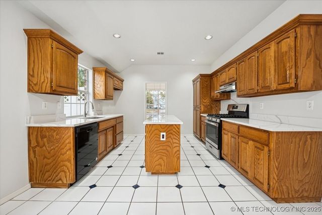 7736 S Trenton Avenue, Tulsa, OK 74136