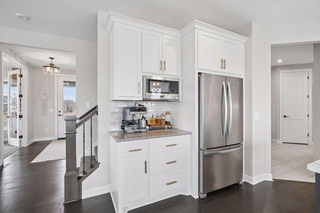 2275 Lakeshore Point Drive NE, Saint Michael, MN 55376